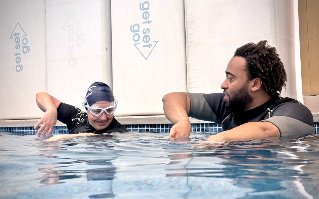 How Hands-On Guidance Transforms Adults’ Relationship with Water and Empowers Them to Swim Well